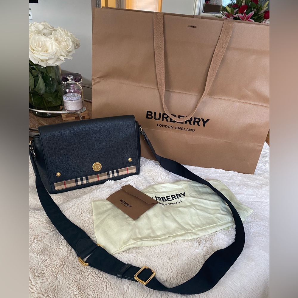 Burberry Bag comes with receipt, dust bag and shopping bag.  SOLD 🚫